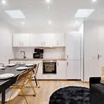Enchanting 2 Bdr Parisian Apartment
