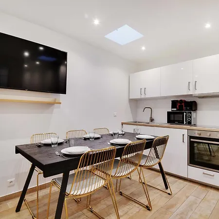 Enchanting 2 Bdr Parisian Appartamento